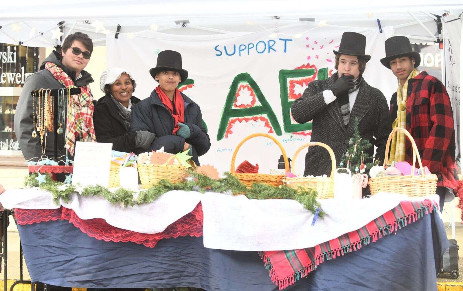 Come rain or shine: Victorian Christmas continues holiday street faire tradition